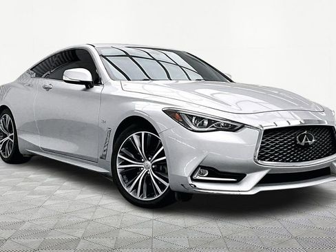 Used 2019 INFINITI Q60 3.0t Luxe w/ Essential Package image 12