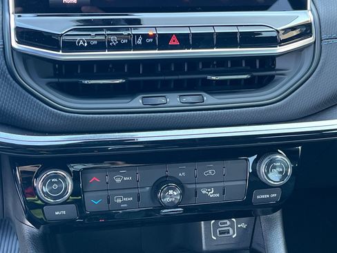New 2026 Jeep Compass Latitude image 20