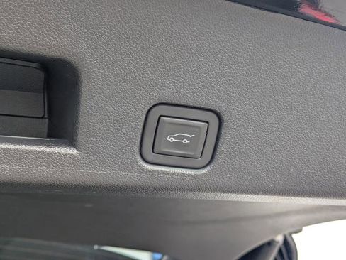 Certified 2025 Buick Enclave Preferred FWD image 12