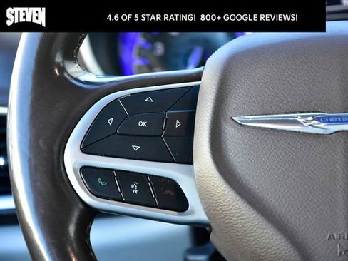 Used 2020 Chrysler Pacifica Touring-L image 19