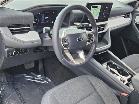 Used 2025 Ford Explorer Active image 10