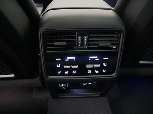 Certified 2026 Porsche Cayenne AWD/4WD image 41