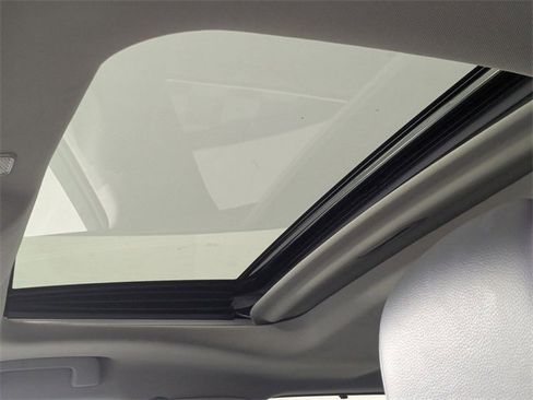 Used 2023 Toyota Highlander XLE image 12