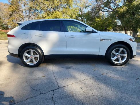Used 2018 Jaguar F-PACE Premium image 11