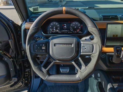 Used 2024 Land Rover Defender 110 V8 image 43