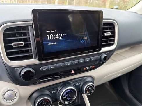 Certified 2025 Hyundai Venue Limited image 28