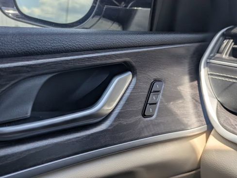 Used 2023 Jeep Grand Cherokee L Limited w/ Luxury Tech Group II RWD image 28