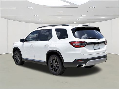 New 2025 Honda Pilot Touring image 5