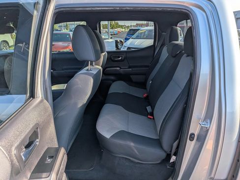 Used 2022 Toyota Tacoma TRD Off-Road AWD/4WD image 19
