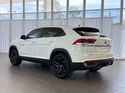 Used 2022 Volkswagen Atlas Cross Sport SE w/ Panoramic Sunroof Package image 3