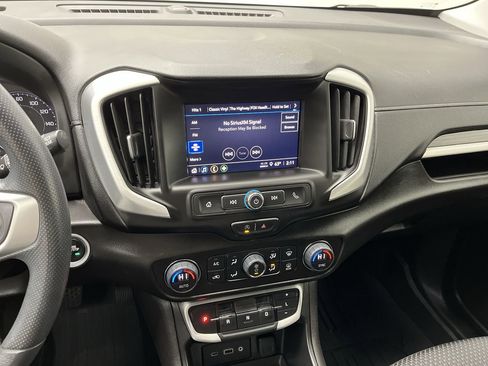 Certified 2024 GMC Terrain SLE w/ Driver Convenience Package image 17