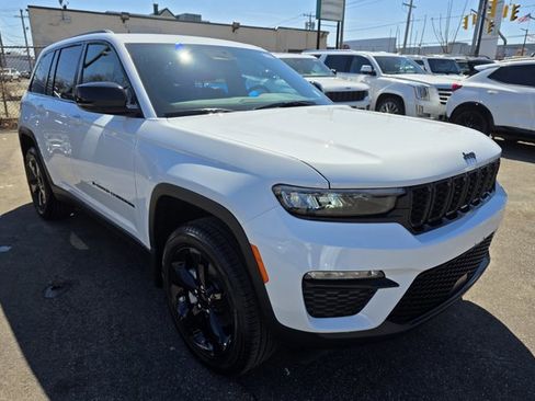 Used 2025 Jeep Grand Cherokee Limited w/ Black Appearance Package image 1