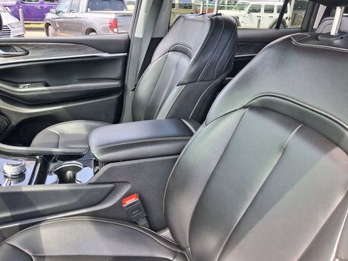 Used 2023 Jeep Grand Cherokee L Limited AWD/4WD image 24