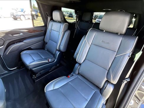 Used 2024 Cadillac Escalade Premium Luxury image 19