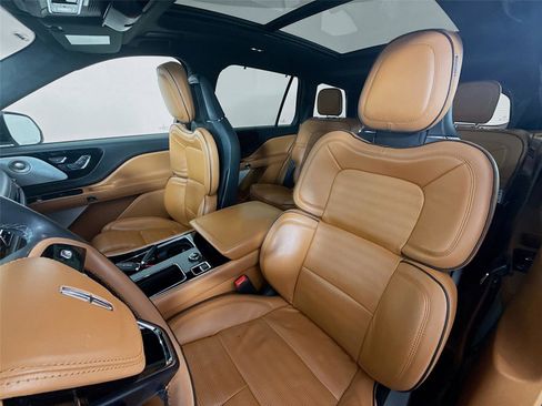 Used 2023 Lincoln Aviator Black Label w/ Dynamic Handling Package image 2