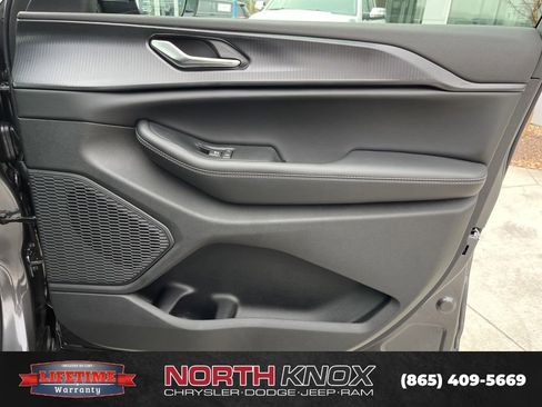 New 2025 Jeep Grand Cherokee L Altitude image 31