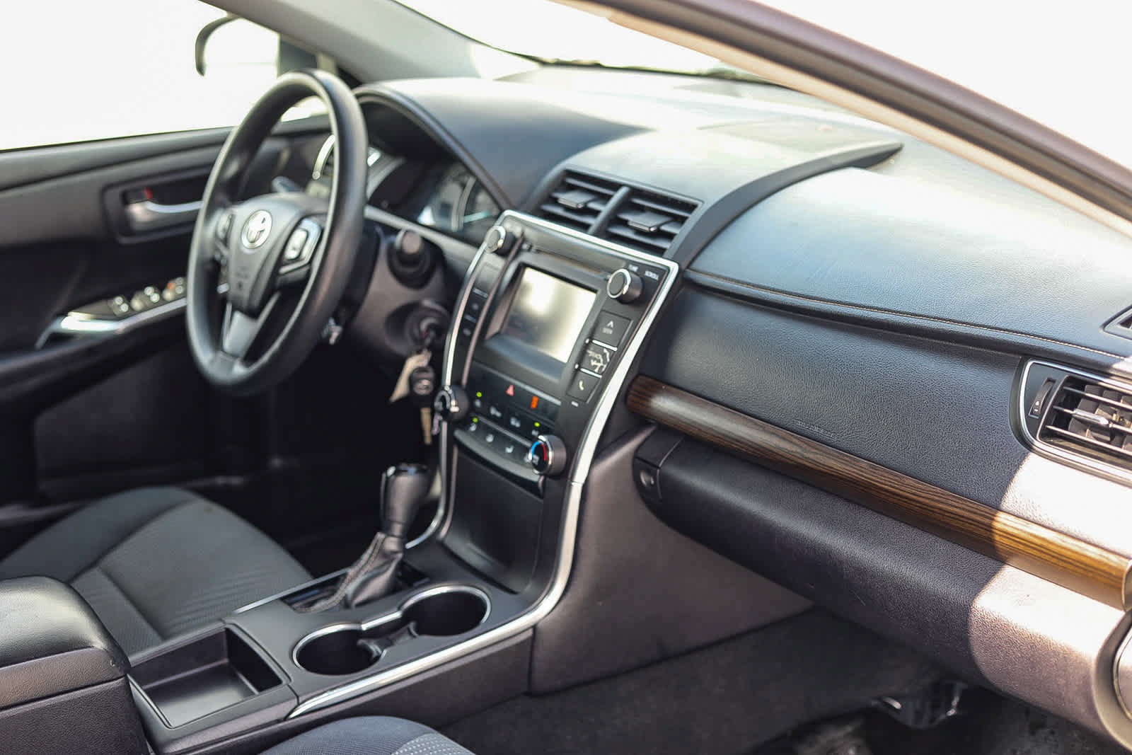 Used 2015 Toyota Camry LE FWD image 13