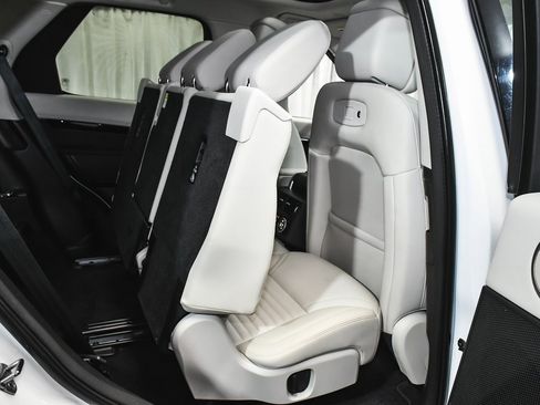 Used 2025 Land Rover Discovery S image 66