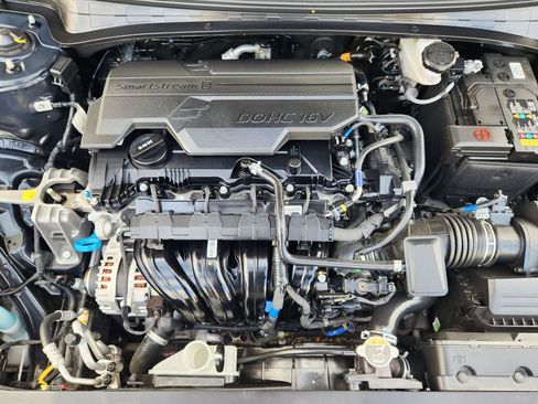 Certified 2025 Hyundai Elantra Sport image 29