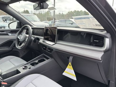 New 2026 Volkswagen Tiguan SE R-Line FWD image 21