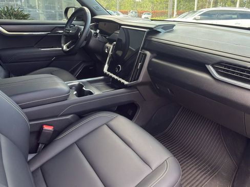 Used 2024 GMC Acadia Elevation image 26