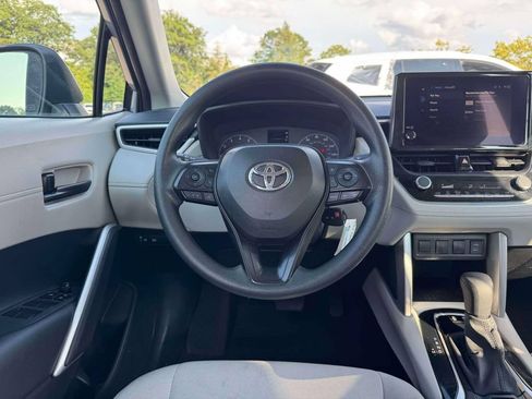 Used 2024 Toyota Corolla Cross L AWD/4WD image 21