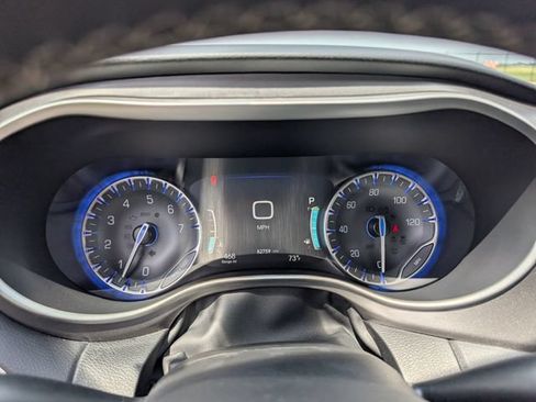 Used 2022 Chrysler Pacifica Touring-L FWD image 15