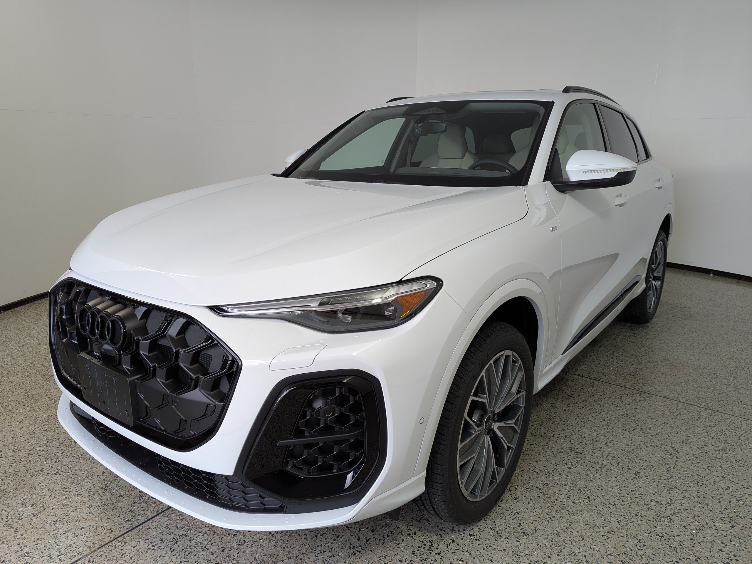 New 2026 Audi Q5 Premium Plus AWD/4WD image 3