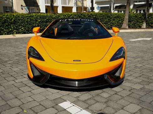 Used 2018 McLaren 570S Spider image 4
