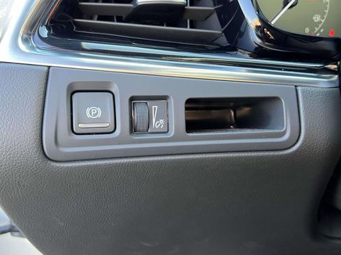 Certified 2025 Cadillac XT6 Luxury image 25