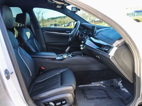 Used 2020 BMW 530e xDrive w/ M Sport Package image 16