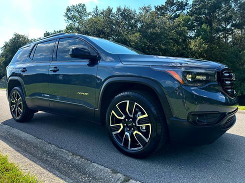 Used 2019 GMC Acadia SLT w/ Black Edition image 3