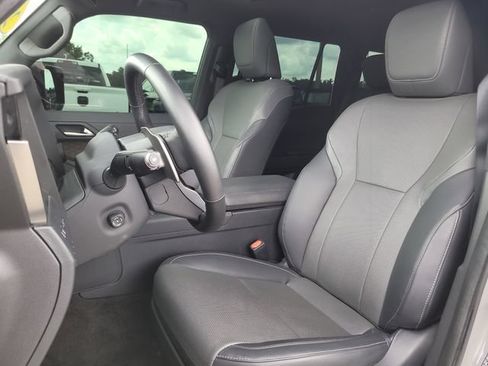 Used 2024 Lexus GX 550 w/ Accessory Package (31) AWD/4WD image 21