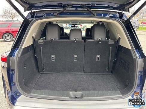 Used 2025 Nissan Pathfinder SL FWD image 3