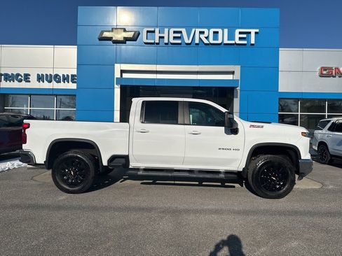 Used 2024 Chevrolet Silverado 2500 LT image 3