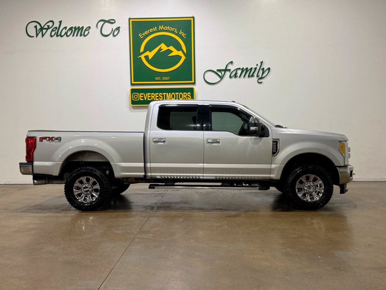 Used 2017 Ford F250 XLT w/ XLT Premium Package AWD/4WD image 2