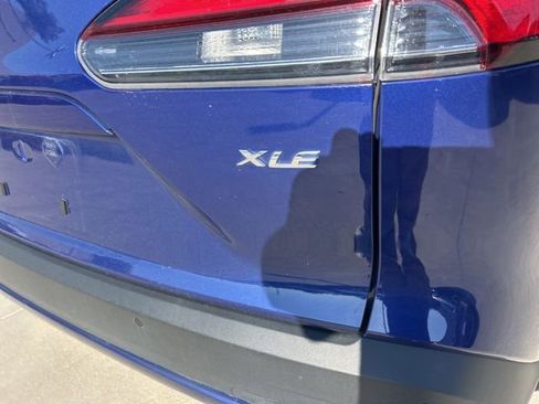 Used 2023 Toyota Corolla Cross XLE w/ Convenience Package FWD image 4