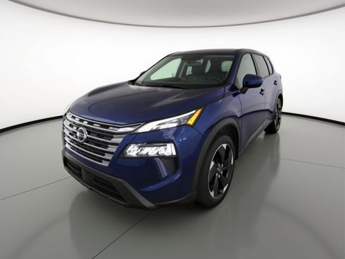 Used 2025 Nissan Rogue SV FWD image 3