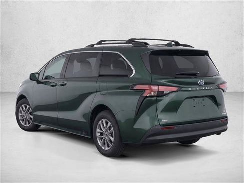 Used 2022 Toyota Sienna LE AWD/4WD image 5