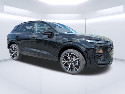 New 2026 Audi Q3 quattro 2.0T AWD/4WD image 1