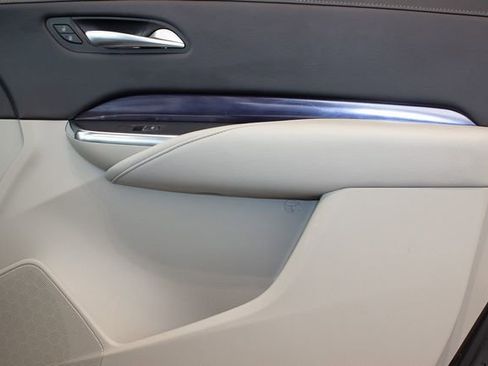 Used 2023 Cadillac XT4 Luxury w/ Cold Weather Package image 11