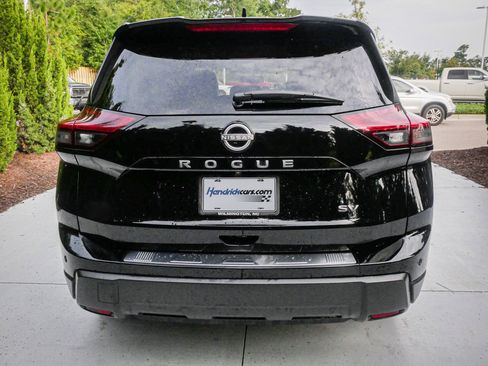 Used 2024 Nissan Rogue SV w/ SV Premium Package FWD image 10