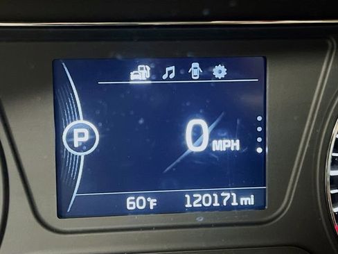 Used 2017 Kia Sorento LX w/ LX Convenience Package image 12