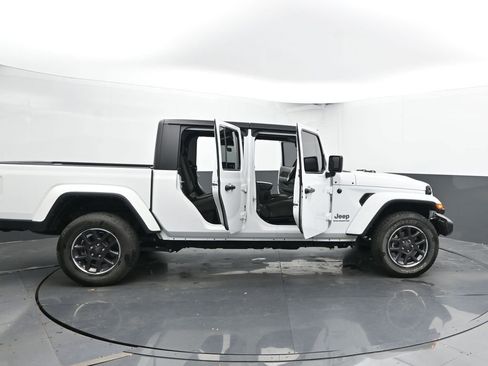 Used 2023 Jeep Gladiator Overland image 58