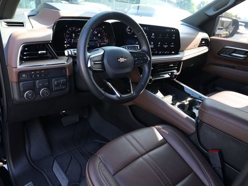 Used 2026 Chevrolet Suburban High Country RWD image 17