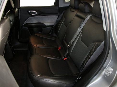 Used 2022 Jeep Compass Latitude image 13