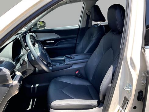 Used 2024 Toyota Grand Highlander FWD image 8