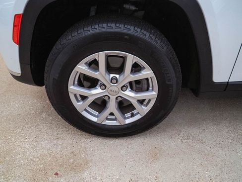 Used 2023 Jeep Grand Cherokee L Limited AWD/4WD image 35