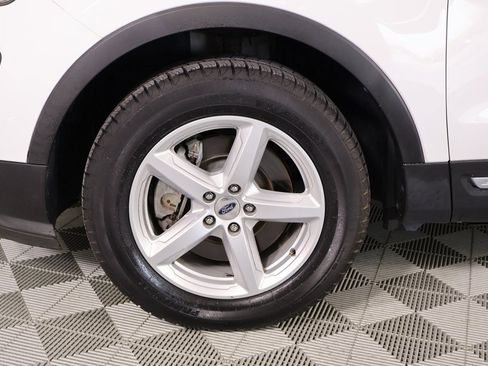 Used 2017 Ford Explorer XLT image 17