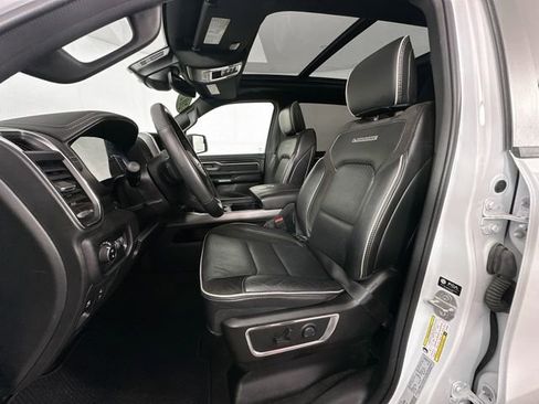 Used 2024 RAM 1500 Laramie AWD/4WD image 4
